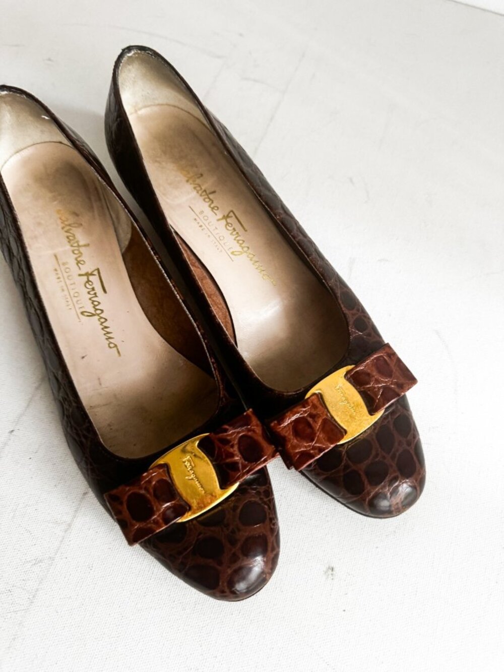 Salvatore Ferragamo Brown Croc Skin Classic Bow Detail Ladies Loafers 7B